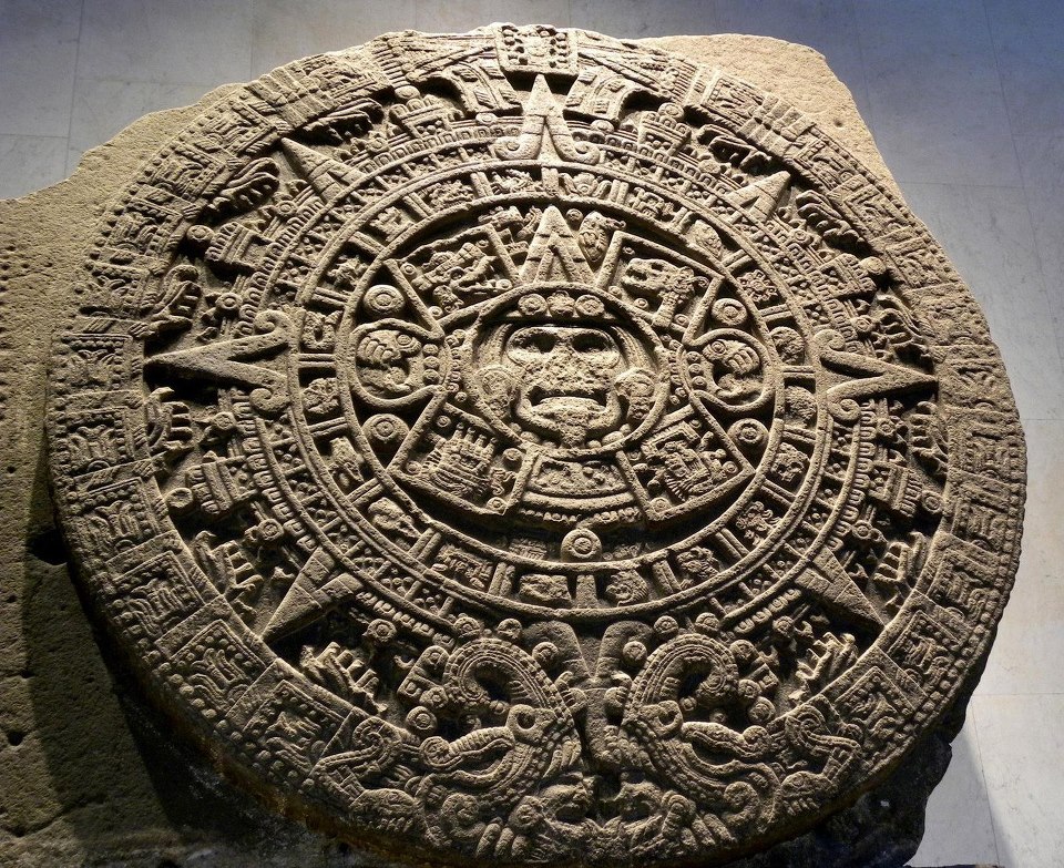 Конспект урока календарь майя. Камень солнца. Ацтеки камень солнца зеленого цвета. Календарь ацтеков камень солнца. Солнце ацтеков.